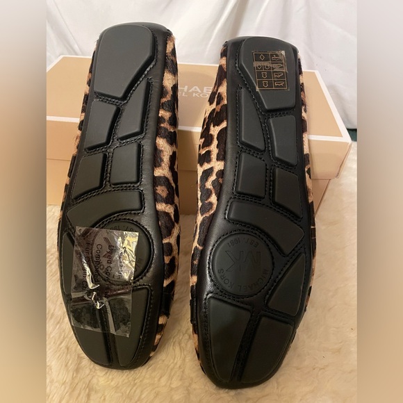 NWOT Michael Kors women’s shoes with animal print - Picture 2 of 4